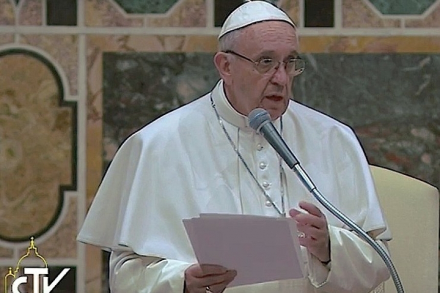 El Santo Padre: &lsquo;Ser confesor es cubrir al pecador con la manta de la misericordia&rsquo;