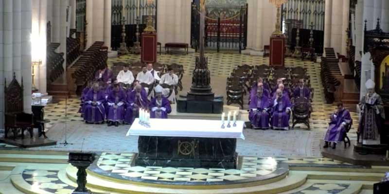 El arzobispo, en la Misa del Miércoles de Ceniza: «Nuestro mundo necesita convertirse a Dios»