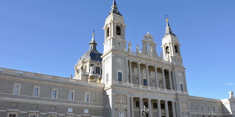 La catedral de la Almudena acoge este mes de mayo dos misas cantadas por la Escolanía Virgen de la Almudena