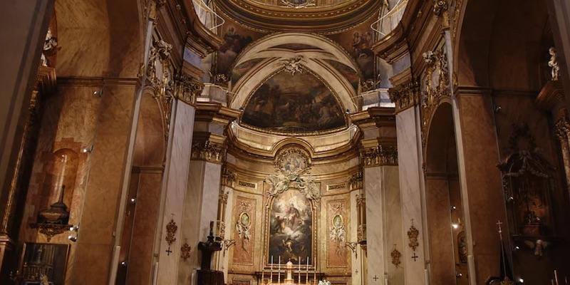 La bas&iacute;lica de San Miguel acoge los viernes de Cuaresma un v&iacute;a crucis organizado por la Hermandad de los Estudiantes