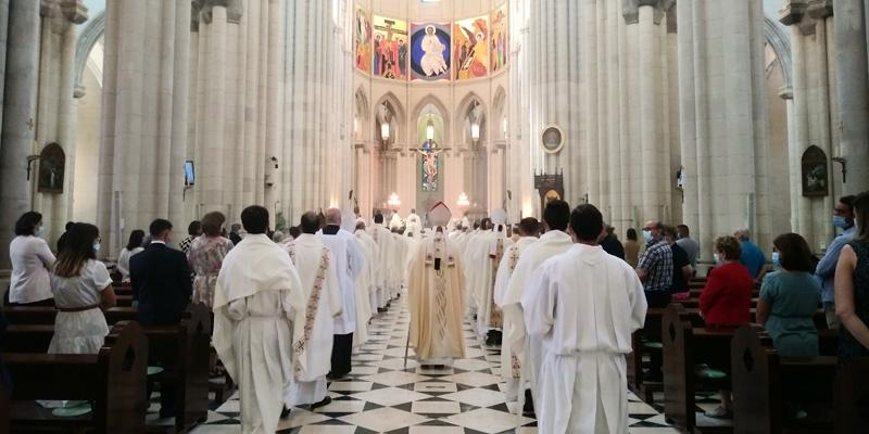 El arzobispo preside la Misa de inicio de curso de la Curia: «He visto en vosotros al buen samaritano»