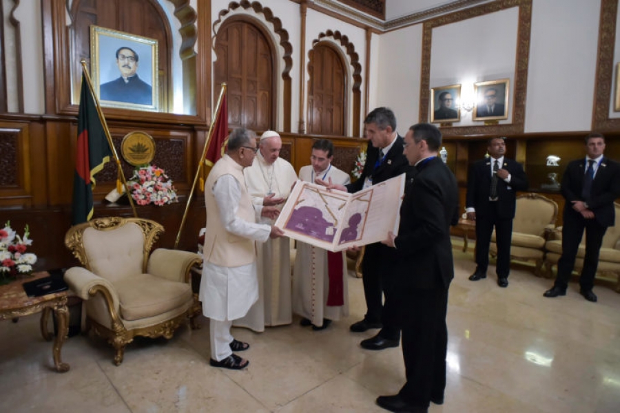 Bangladesh: Reunión con el Presidente e intercambio de regalos