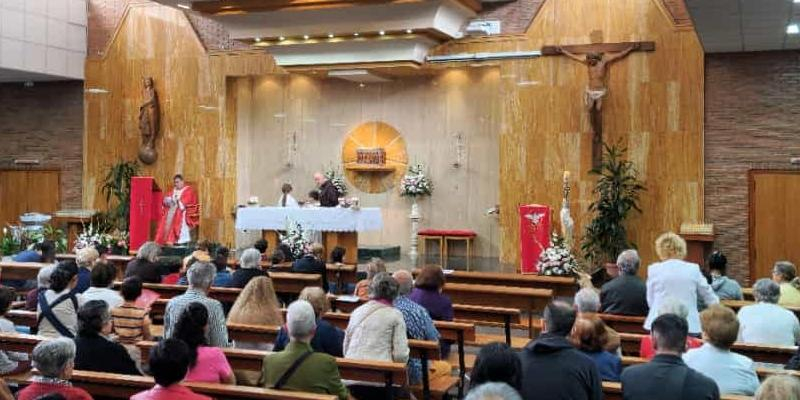 La parroquia Cristo de la Paz clausura el 50 aniversario de la erecci&oacute;n can&oacute;nica con el lema &ldquo;50 a&ntilde;os haciendo historia en Carabanchel&rdquo;