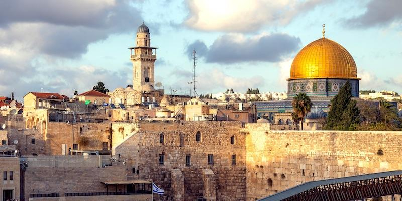 El padre Antonio Salas imparte una conferencia sobre Tierra Santa en San Lorenzo de El Escorial