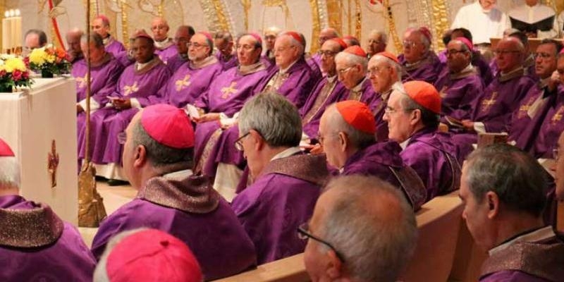 El cardenal Osoro, monse&ntilde;or Vidal y monse&ntilde;or Cobo participan en la tanda anual de ejercicios espirituales de la CEE