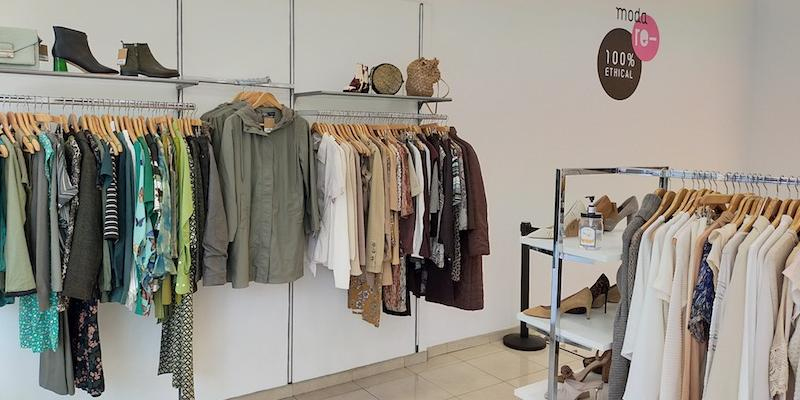Las tiendas de ropa reciclada y solidaria Moda Re- amplían su red en la Comunidad de Madrid