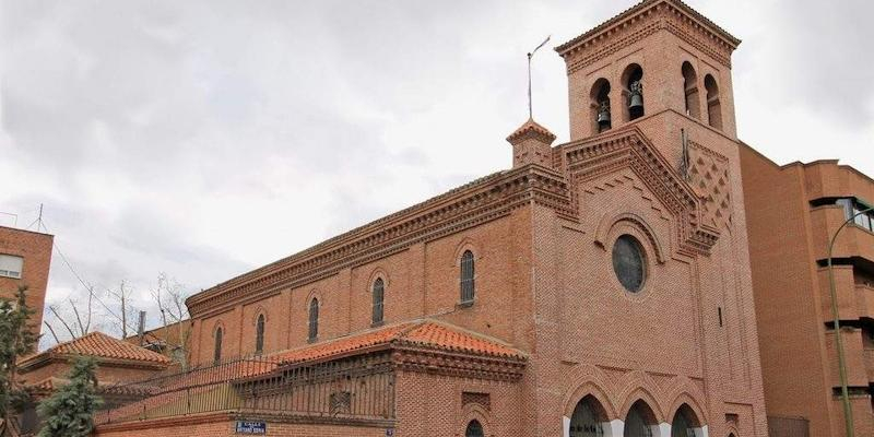 José Luis Díaz administra el sacramento de la Confirmación en Nuestra Señora de la Concepción de Pueblo Nuevo