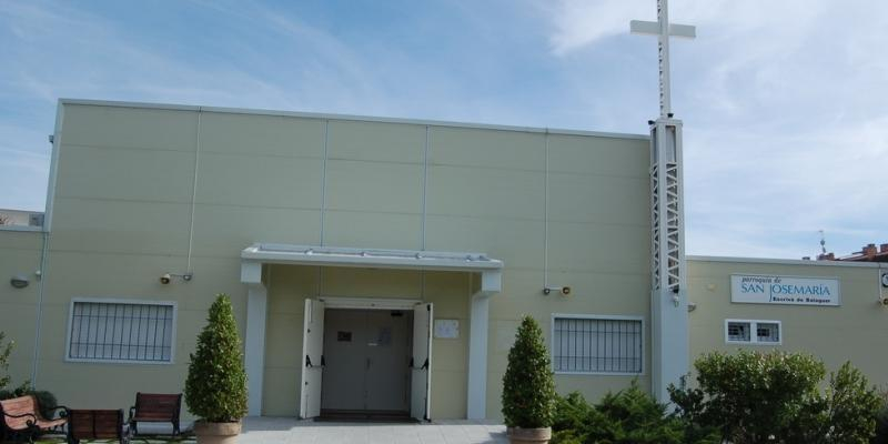 El vicario episcopal de la VII administra los sacramentos de la iniciaci&oacute;n cristiana en San Josemar&iacute;a Escriv&aacute; de Balaguer