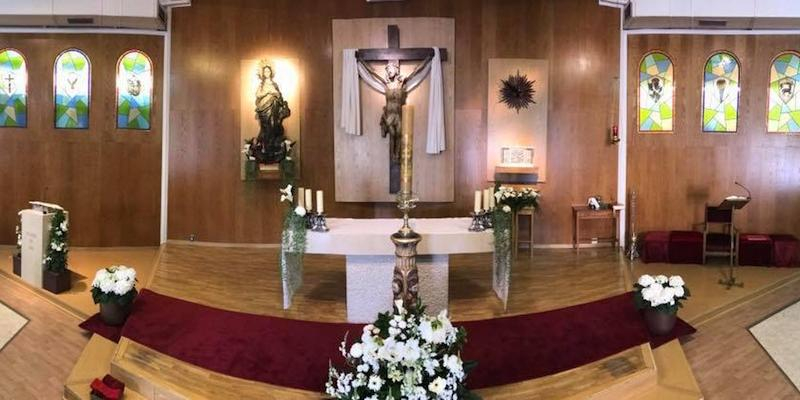 &Aacute;ngel L&oacute;pez Blanco administra el sacramento de la Confirmaci&oacute;n en Nuestra Se&ntilde;ora de los Ap&oacute;stoles, de Moratalaz