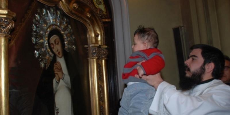 Virgen de la Paloma y San Pedro el Real celebra la fiesta de la Candelaria con presentación de niños y mayores