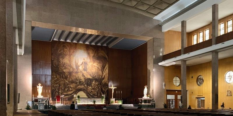 El vicario episcopal de la VII administra la Confirmaci&oacute;n en San Juan de la Cruz en la solemnidad de Pentecost&eacute;s