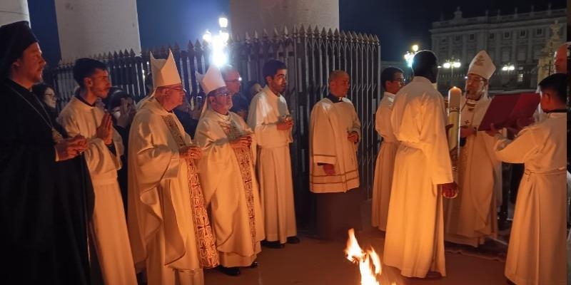 El cardenal Cobo, en la Vigilia Pascual: &laquo;Nuestra vida es sagrada, tiene valor y sentido porque Jes&uacute;s nos ha abrazado, nos ama, cuenta con nosotros&raquo;