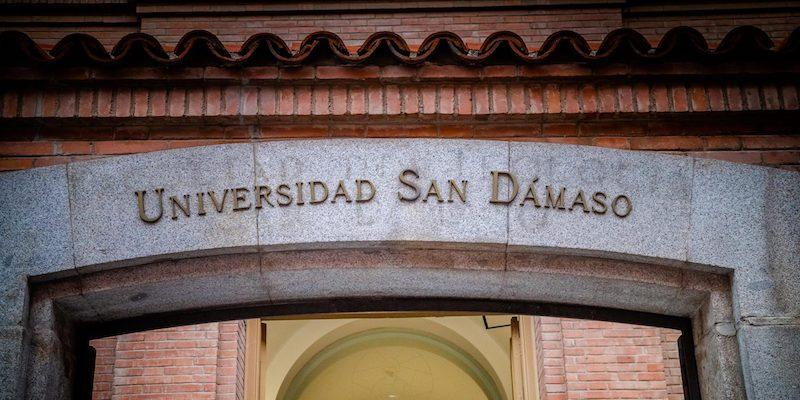 El cardenal Ladaria imparte la lecci&oacute;n inaugural del nuevo curso acad&eacute;mico en la Universidad San D&aacute;maso