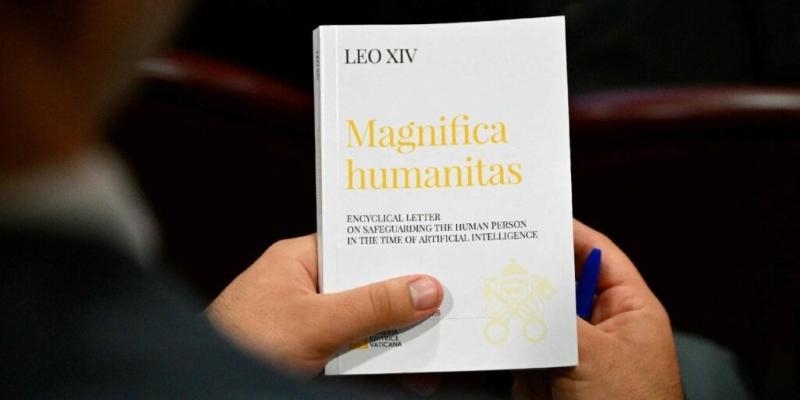 Clase de la Escuela Itinerante de Formaci&oacute;n Social en la parroquia Ntra. Sra. de la Misericordia: 'Una paz desarmada y desarmante (Magnifica Humanitas)'