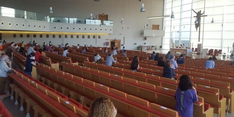 Santa María la Blanca de Montecarmelo celebra una Misa funeral por las víctimas del COVID-19