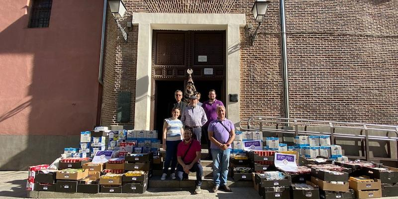 La Hermandad de Jesús El Pobre reparte 1.200 kilos de comida para dos comedores sociales