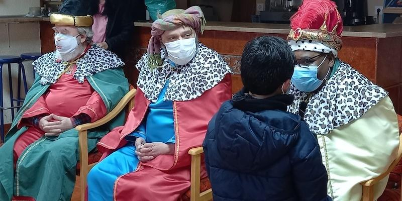 Los Reyes Magos de Oriente visitan proyectos sociales de Cáritas Diocesana de Madrid