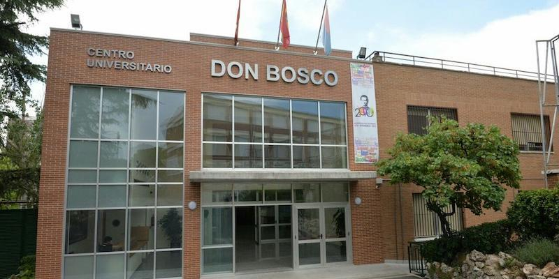Alumnos del CES Don Bosco reciben el sacramento de la Confirmación de manos del padre Ángel Camino