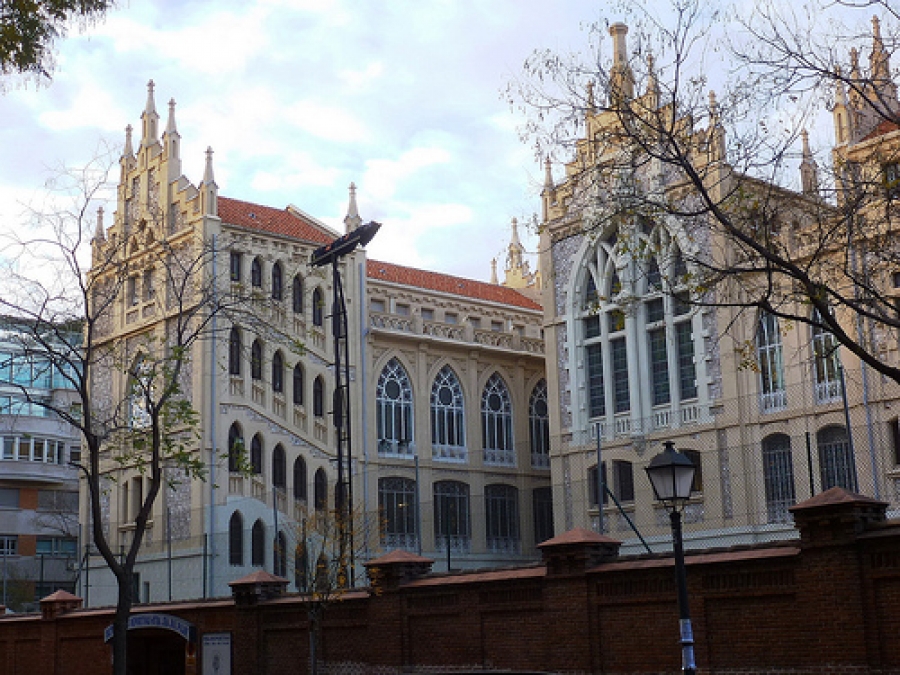 El arzobispo de Madrid imparte el sacramento de la Confirmaci&oacute;n en el colegio Nuestra Se&ntilde;ora del Pilar