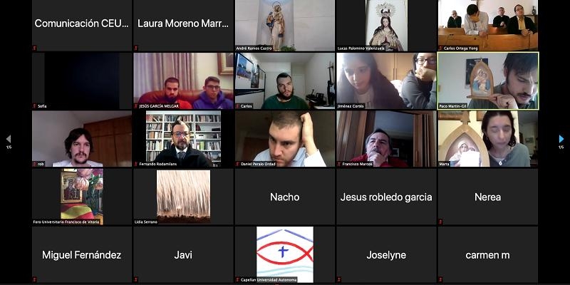 Profesores de universidad, alumnos, personal y capellanes participan en un rosario virtual en la fiesta de la Virgen de F&aacute;tima
