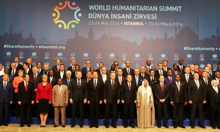 El Santo Padre pide cambiar el estilo de vida de 'superioridad cultural'