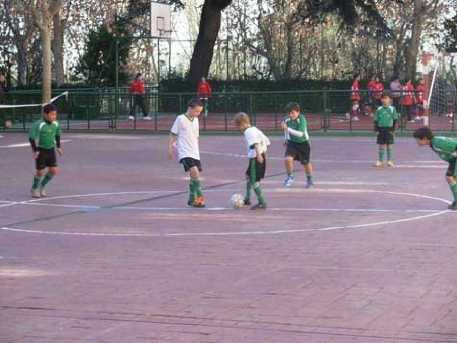 El equipo de sensibilizaci&oacute;n de C&aacute;ritas Vicar&iacute;a VIII visita el colegio Padre Piquer