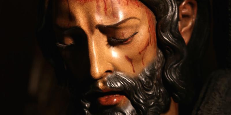 La Hermandad de Los Gitanos honra a san Juan Evangelista con una Eucarist&iacute;a en Nuestra Se&ntilde;ora del Carmen y San Luis