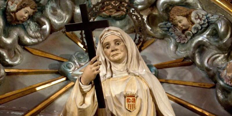 El pueblo de Madrid realiza la tradicional ofrenda de frutos en honor a su copatrona, la beata María Ana de Jesús