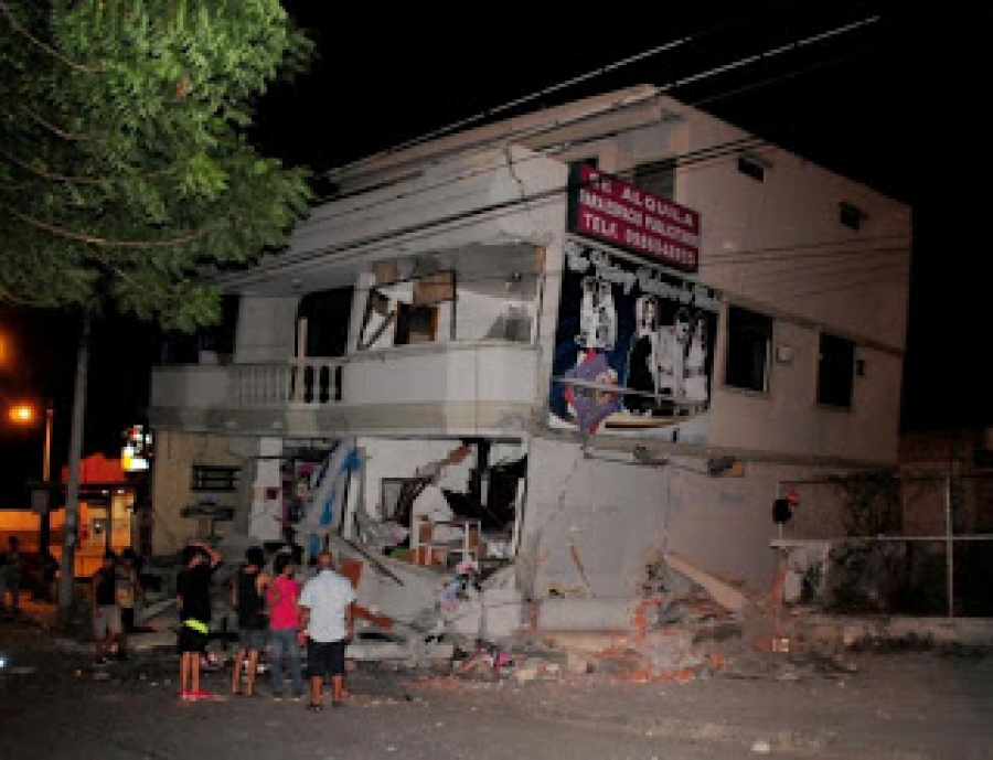 Pedro Jes&uacute;s Arenas misionero en Ecuador: &laquo;Hay muchos muertos y enfermos: como sacerdotes queremos estar presentes dando consuelo y ayuda&raquo;