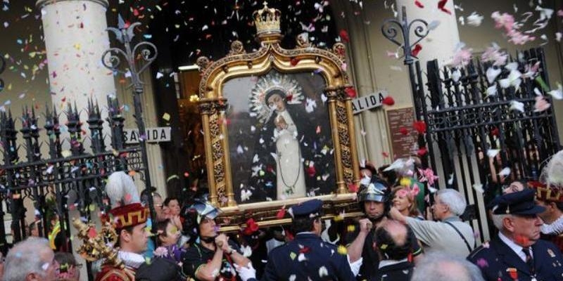 La hermandad Virgen de la Paloma de Bomberos de Madrid entrega las Palomas de Bronce en la fiesta de su patrona
