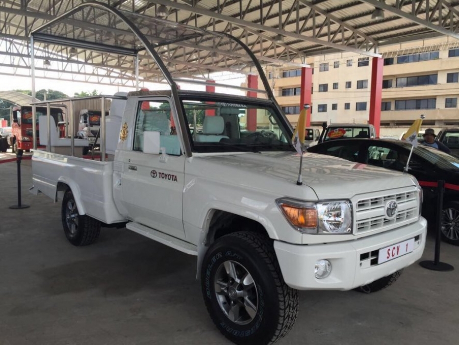 Presentados los 3 papamóviles que usará el Papa Francisco en Chile