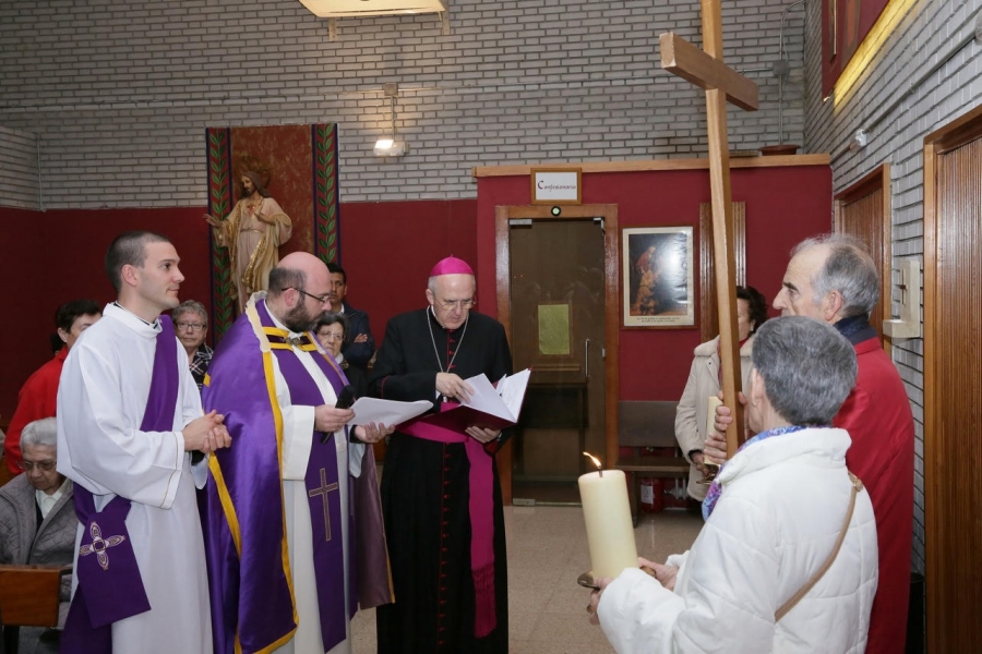 Monse&ntilde;or Osoro recorre el 'Camino de la Misericordia'