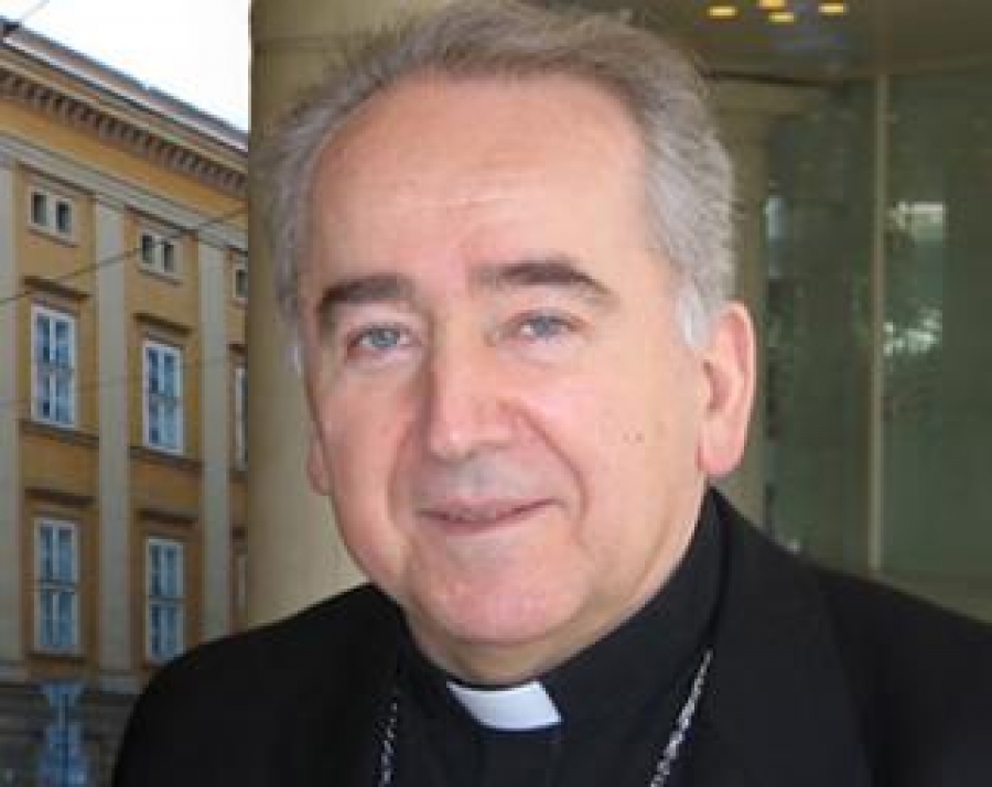 Francisco recuerda al cardenal Rylko la base conciliar de la vocación y misión de los laicos