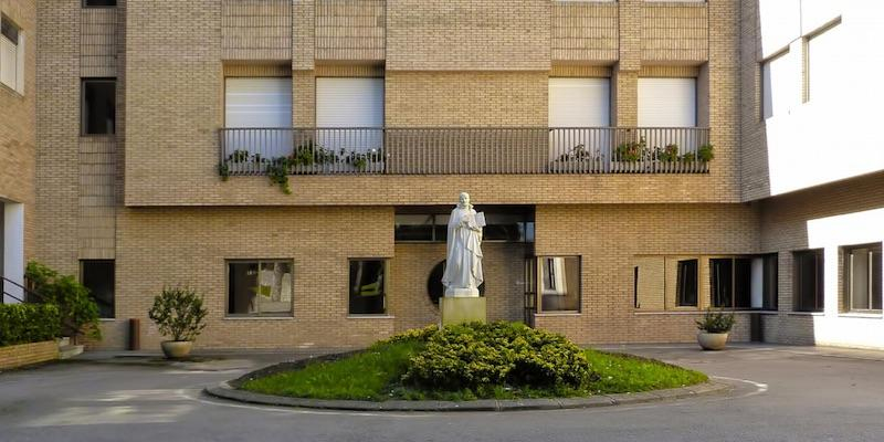 El padre Germ&aacute;n Arana dirige un mes de ejercicios espirituales para sacerdotes en la casa San Ignacio de Pedre&ntilde;a