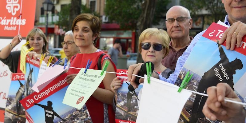 Cáritas Vicaría IV celebra un círculo de silencio con motivo de la campaña contra el paro 2019