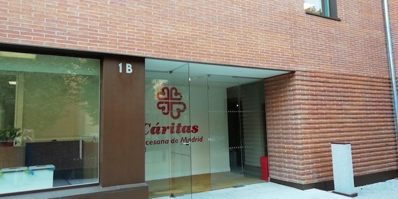 José Luis Segovia bendice los nuevos locales del Centro de Tratamiento de Adicciones de Cáritas Diocesana de Madrid