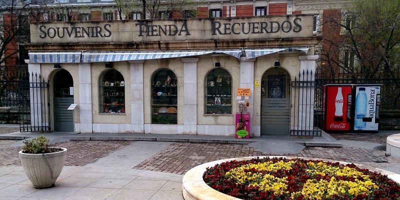 La tienda de recuerdos de la catedral reabre sus puertas cumpliendo las pautas de higiene y seguridad