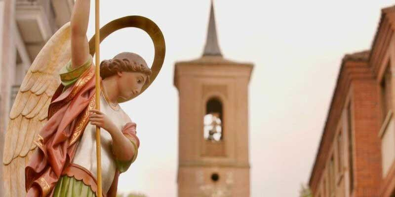 &laquo;San Miguel representa ese grito de Dios contra todo aquello que pretende hacerse Dios&raquo;