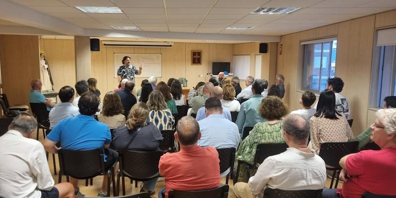 &#039;Gintonic con Fe&#039; de Nuestra Señora del Carmen de Pozuelo o cómo fortalecer la comunidad de forma original y atractiva