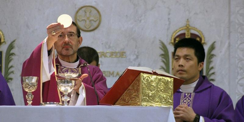 Las primeras Misas del arzobispo Cobo