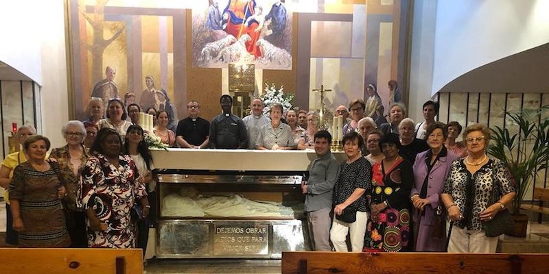 Nuestra Se&ntilde;ora del Pino, Santa In&eacute;s y Mar&iacute;a Madre del Amor Hermoso de Villaverde peregrinan al sepulcro de san Faustino M&iacute;guez