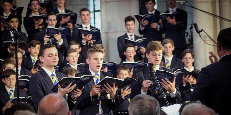 La Académie Musicale de Liesse ofrece un concierto San Jerónimo el Real y en la basílica de la Santa Cruz
