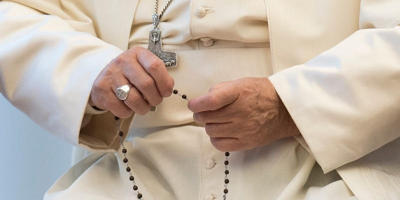 TRECE emite el rosario del Papa Francisco y la Misa de Pentecost&eacute;s