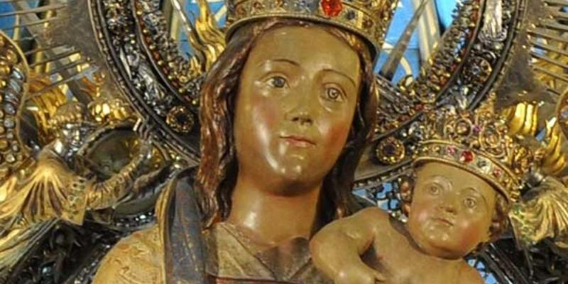 La Corte de Honor de la Almudena celebra su fiesta capitular con una solemne Eucarist&iacute;a en la catedral