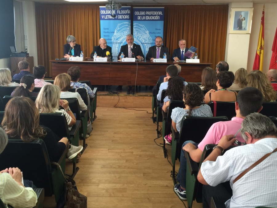 Monse&ntilde;or Osoro a los profesores: &laquo;El problema del hombre es que no sabe lo que es el hombre&raquo;