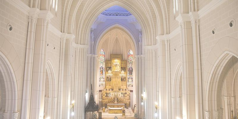 Jóvenes de la basílica de la Concepción reciben el sacramento de la Confirmación en la solemnidad del Corpus