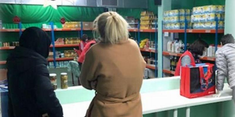 Servicio de Dispensación de Alimentos de Cáritas Vicaría IV: «Entregamos alimentos básicos, ternura y comprensión»