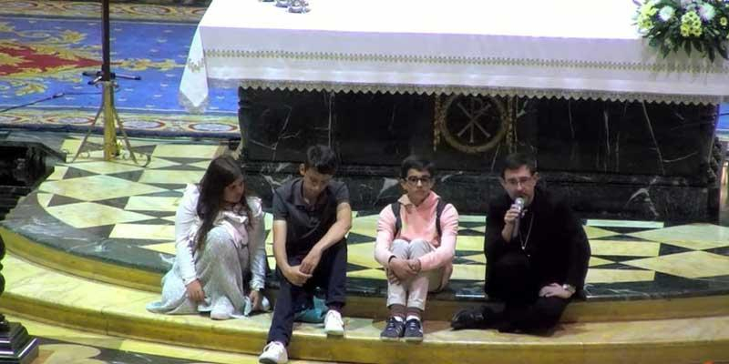 La catedral de la Almudena acoge un nuevo encuentro &#039;Velad y orad&#039; para jóvenes coincidiendo con el fin de curso