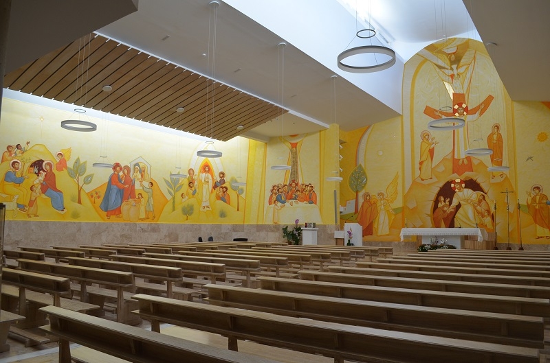 El cardenal participa en la convivencia de la Congregación Mariana de la Asunción en el colegio Stella Maris La Gavia