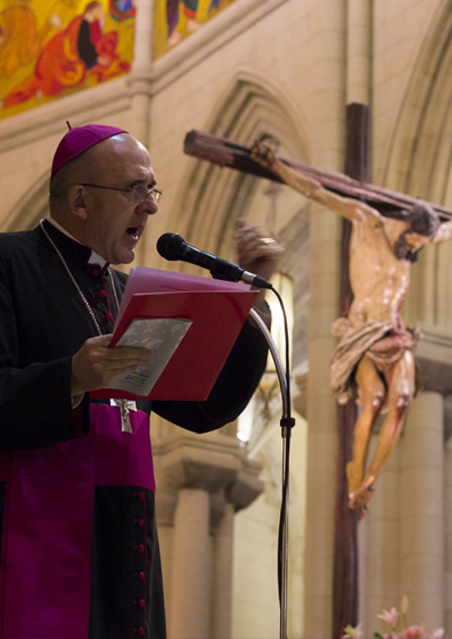 Vigilia de oración de los jóvenes con el arzobispo en la catedral de la Almudena